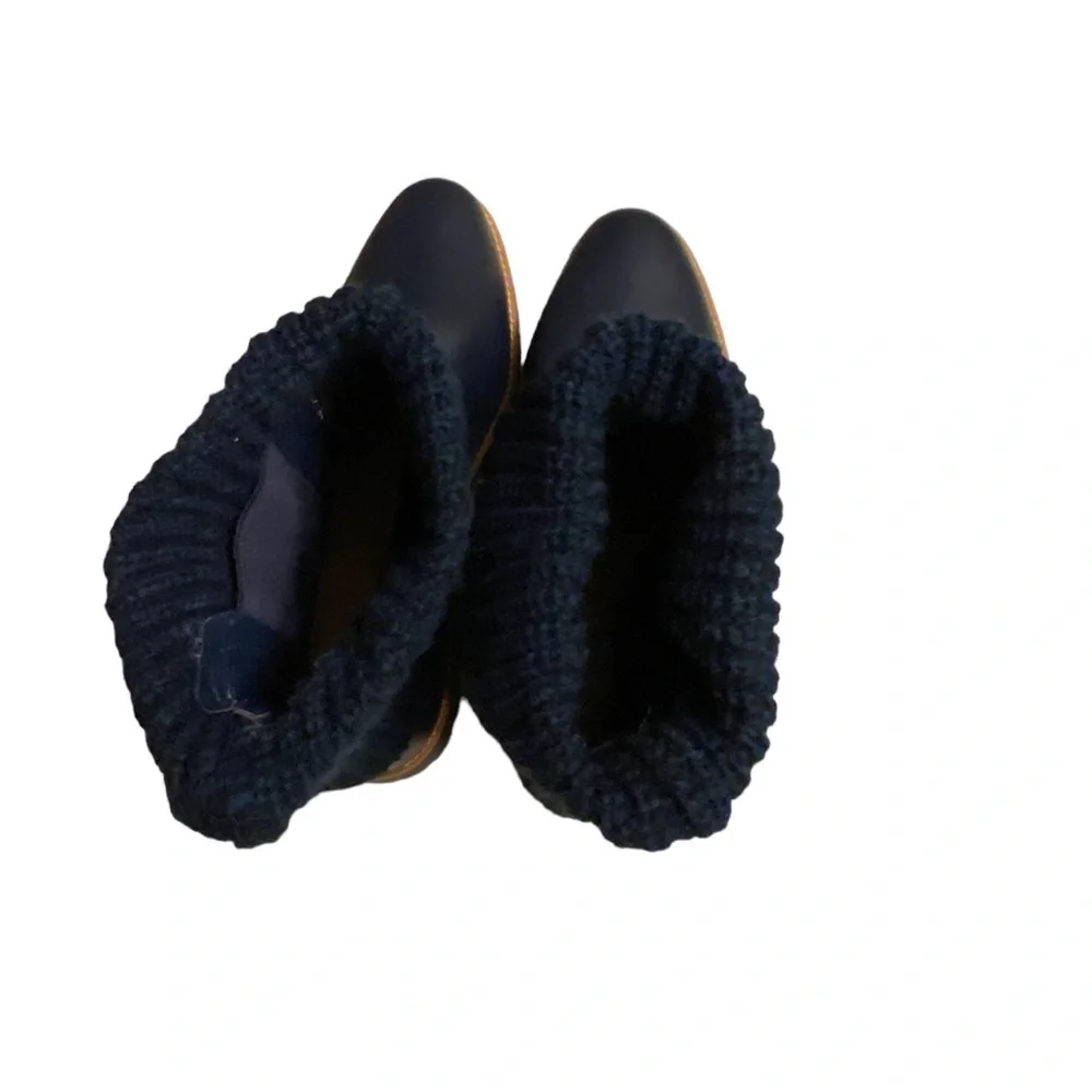 Bernardo blue knitted sweater water boots women’s size 9